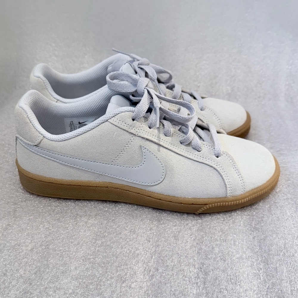 Woman’s Size 6.5 NIKE COURT ROYALE SUEDE